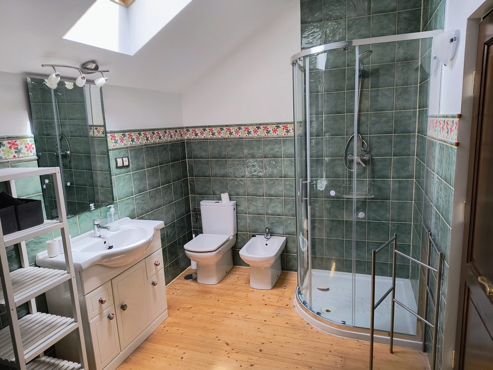 Main bedroom's bathroom